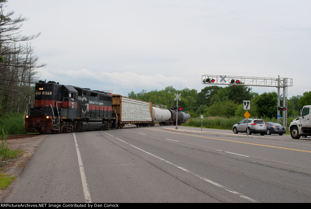 DO-1 371 Crosses Rt. 33 in Greenland NH